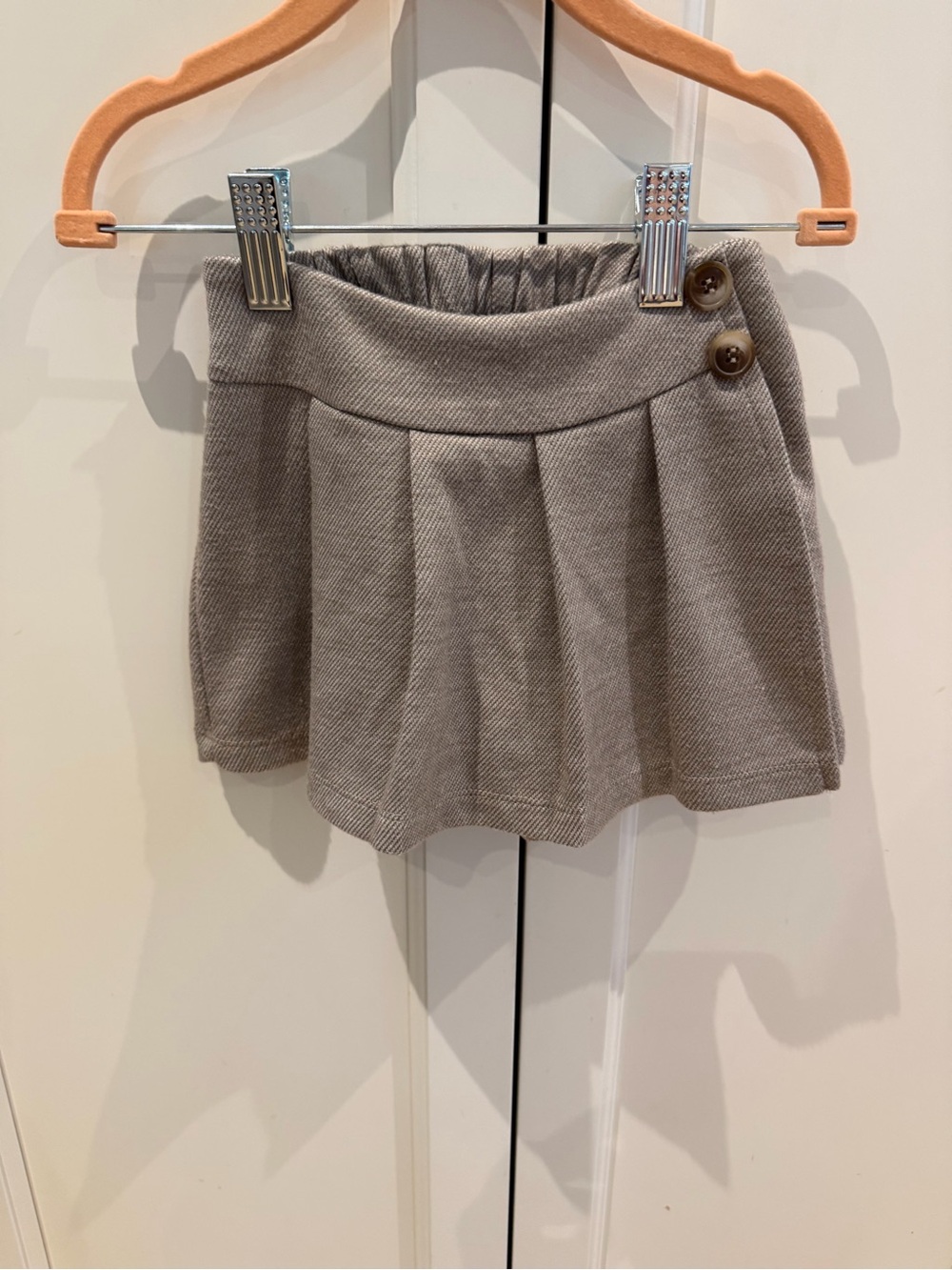 Zara 2t Pleated Taupe skort with Button Detail